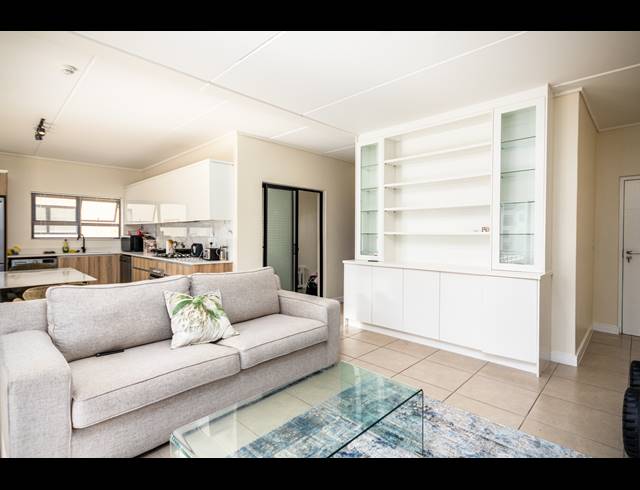 3 BEDROOM APARTMENT FOR SALE IN SANDOWN